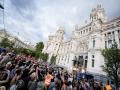 Decenas de personas durante una cacerolada por la vivienda, frente al Ayuntamiento de Madrid, a 1 de octubre de 2026.