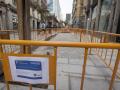 Obras de mantenimiento del pavimento en una calle de Madrid
