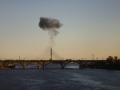 El humo se eleva sobre un puente que cruza el río Dniéper tras un ataque con drones en Kiev