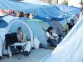 Imagen de la acampada espontánea por la vivienda que comenzó este sábado en Valencia