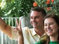 Brazil's right-wing senator and presidential candidate for the Liberal Party (PL) Flavio Bolsonaro and his wife Fernanda Bolsonaro gesture during the presidential election, in Rio de Janeiro, Brazil, on October 4, 2026. Brazilians head to the polls deeply polarized in a nail-biting first-round presidential election and under the shadow of US President Donald Trump, who has backed conservative candidates in recent elections in Latin America. (Photo by Douglas SHINEIDR / AFP)