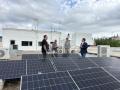 Visita institucional a la instalación de placas fotovoltaicas