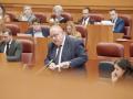 El consejero de Sanidad y Bienestar Social, Alejandro Vázquez, este martes, en las Cortes