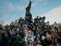 Imagen de manifestantes en la Plaza de la República en París