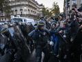 La polémica 'arma' antidisturbios que Francia ha tenido que sacar por los disturbios estudiantiles