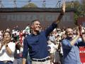 Sánchez saluda a los 5.000 asistentes que han llenado el Auditorio Municipal