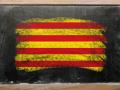 Bandera de Cataluña en una pizarra