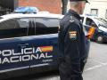 Un agente del CNP, en las dependencias policiales de León