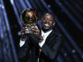 Ousmane Dembele posa con el Balón de Oro 2025