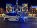 Un coche de la Policía Municipal de Valladolid, en la Plaza Mayor, en una imagen de recurso