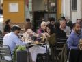 (Foto de ARCHIVO)
Personas en la terraza de un bar en Sevilla (Andalucía, España), a 12 de marzo de 2021.

María José López / Europa Press
12/3/2021