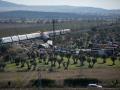 Agentes de los Servicios de Emergencias trabajan en el lugar del choque entre dos trenes en Urda, Toledo