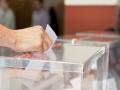 Persona ejerciendo su derecho a voto