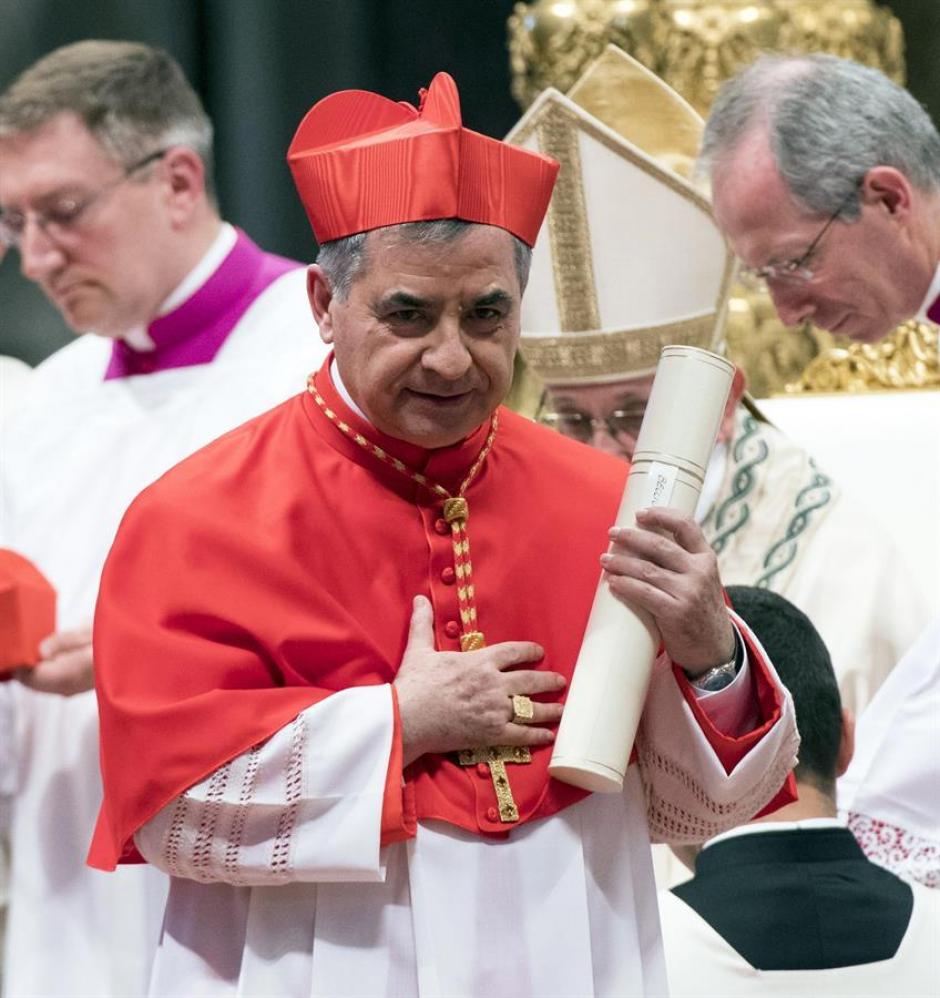 El cardenal Becciu en San Pedro cuando fue nombrado cardenal