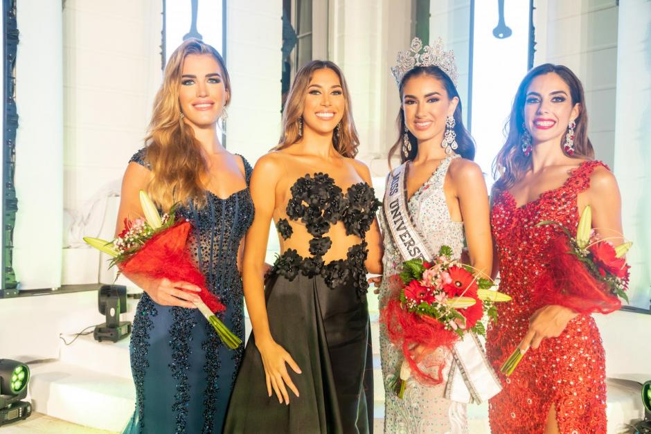 Sarah Loinaz, junto a sus compañeras durante la gala de Miss Universo Spain 2021