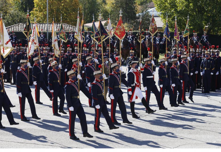 Guiones y banderines de la Guardia Real, durante el homenaje a los que dieron su vida por España.