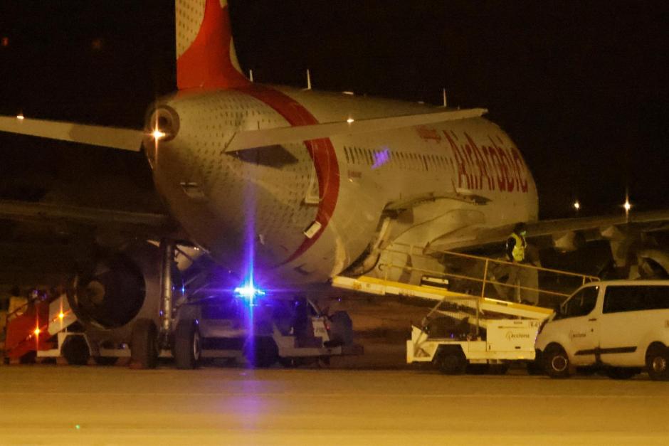 Imagen del avión que aterrizó de urgencia en el aeropuerto de Palma de Mallorca