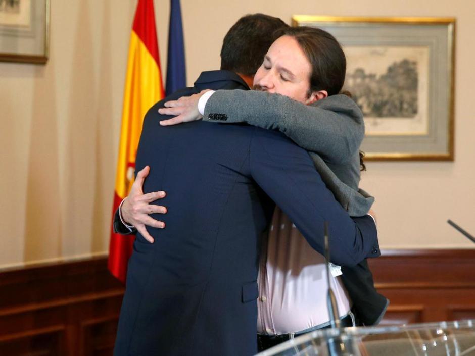 El abrazo de Sánchez e Iglesias