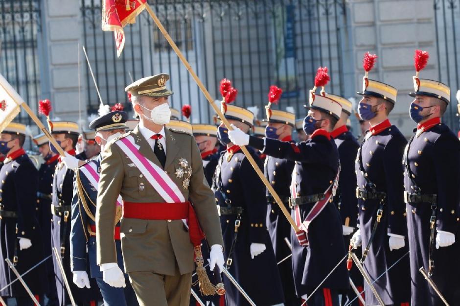 El Rey Felipe VI pasó revista a las tropas en la Plaza de la Armería