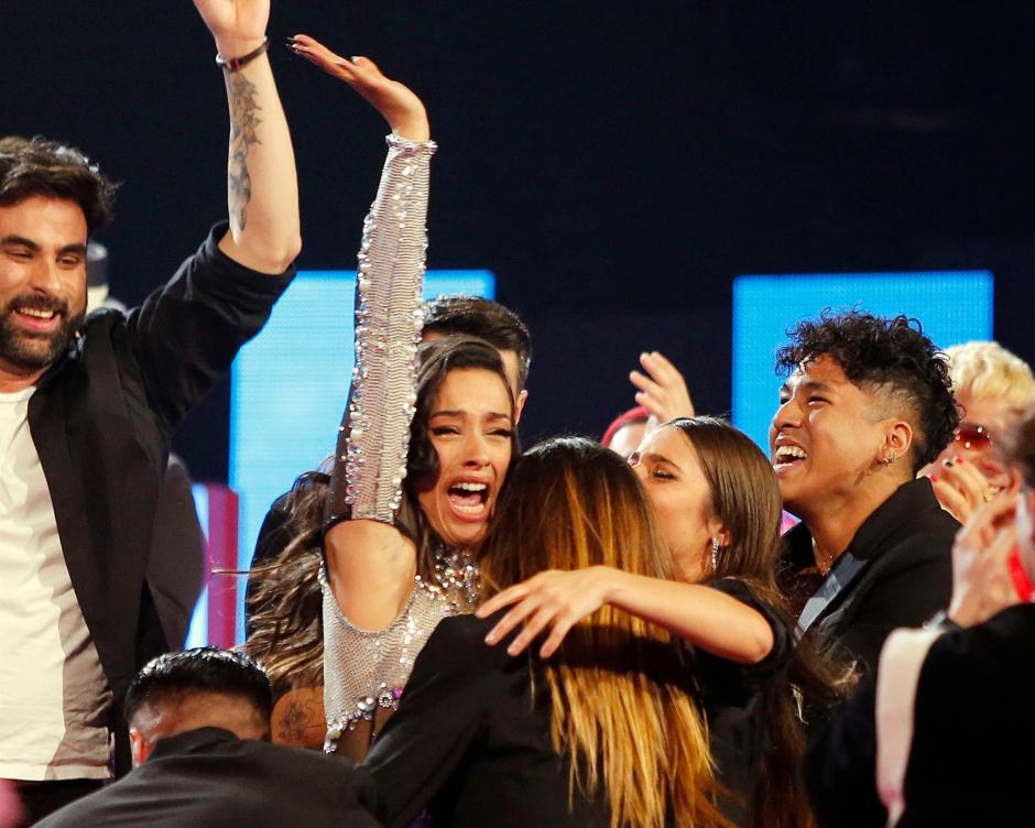 La cantante Chanel (c) y su canción "SloMo" representarán a España en Eurovisión 2022 tras su victoria esta noche en la final de la primera edición de Benidorm Fest con 96 puntos, que incluyen la máxima puntuación del jurado
