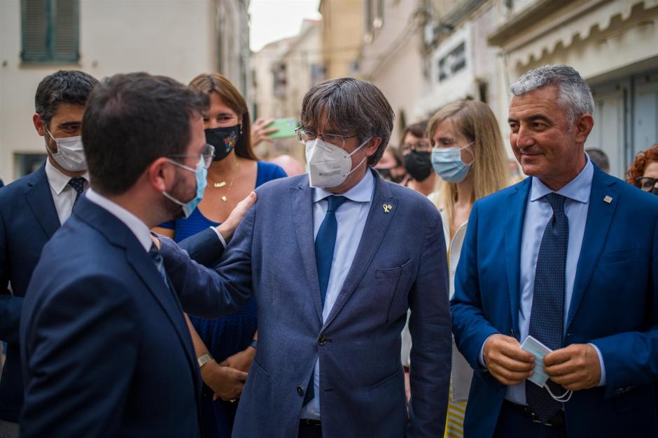 El expresidente de la Generalitat Carles Puigdemont, y el presidente de la Generalitat de Cataluña, Pere Aragonès, a 25 de septiembre de 2021, en L’Alguer, Cerdeña (Italia)