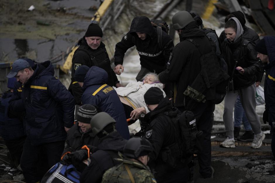 Evacuación de civiles cerca de Kiev