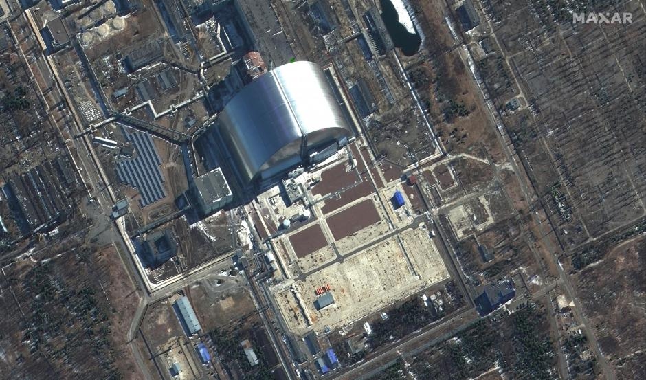 La central nuclear de Chernóbil mantiene en alerta a las autoridades. Por el momento, la cúpula que protege la planta de fugas radioactivas permanece intacta.