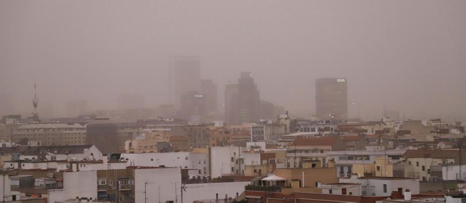 Madrid amanece cubierto de calima del Sáhara