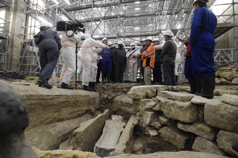 France's Culture Minister Roselyne Bachelot (C, left) visits the Notre Dame Cathedral archaeological research site after the discovery of a 14th century lead sarcophagus, in Paris, on March 15, 2022. (Photo by JULIEN DE ROSA / AFP)