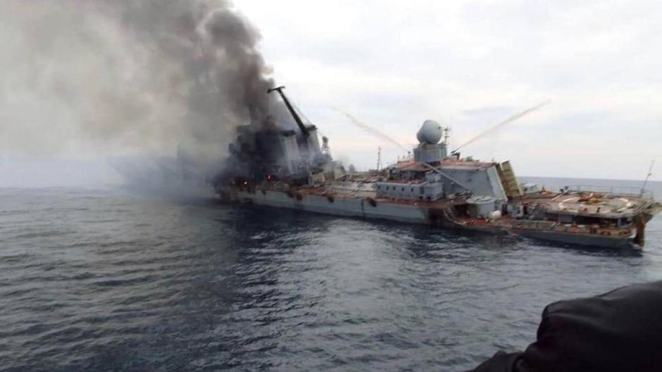Imagen del hundimiento del crucero ruso misilístico Moskva
