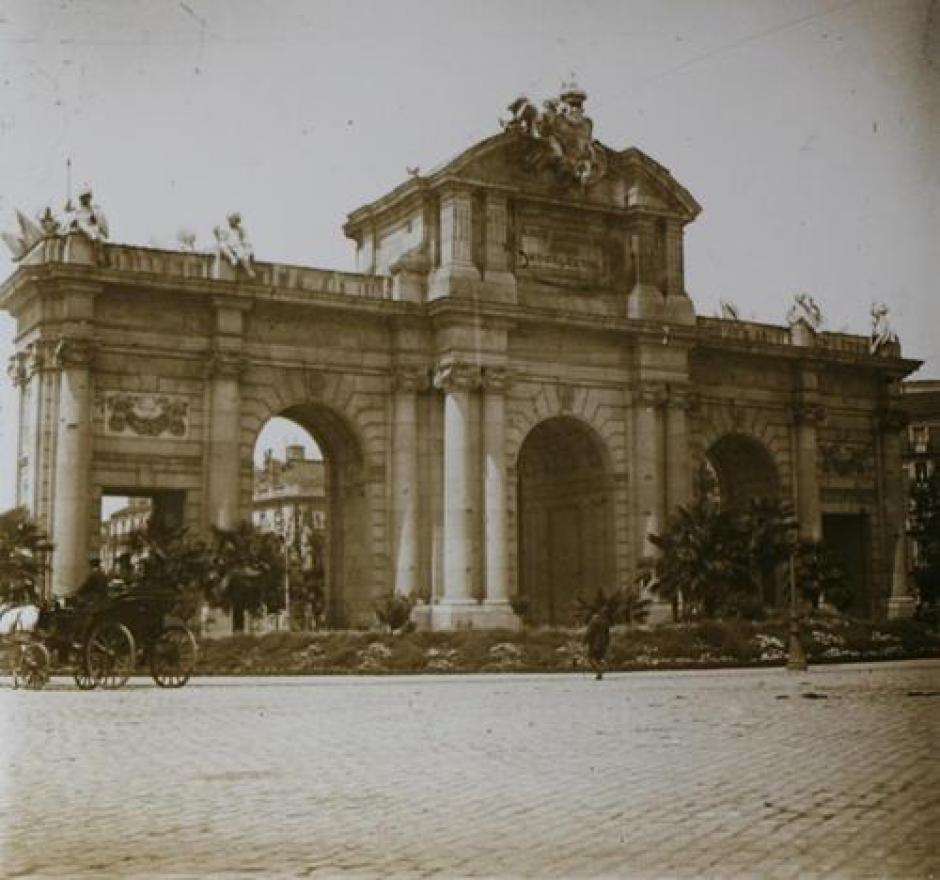 La Puerta de Alcalá en 1920