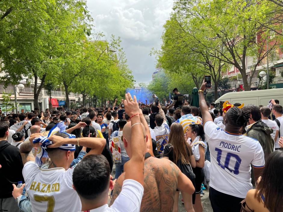 AFicionados del Real Madrid acuden al estadio Santiago Bernabéu