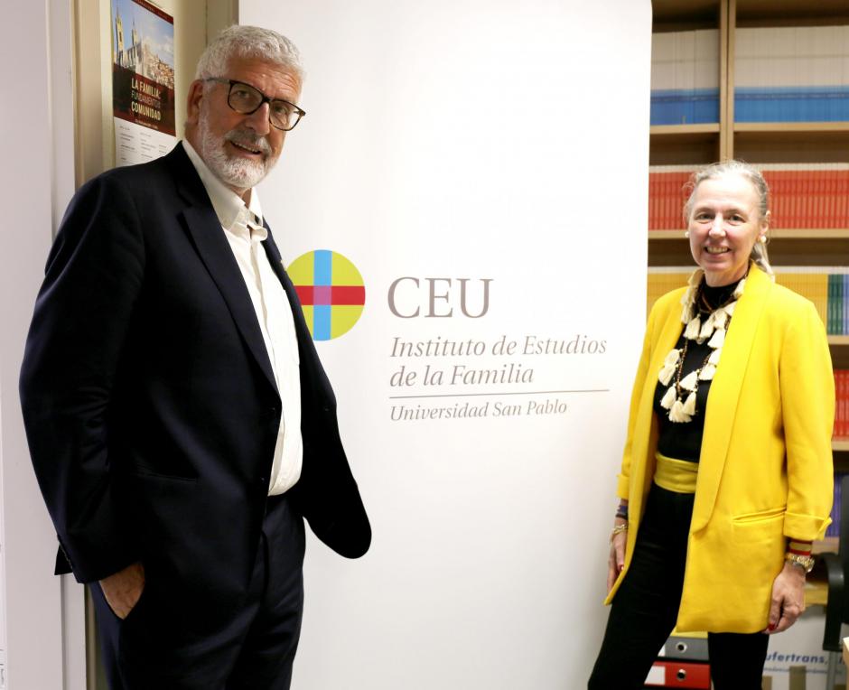 A la derecha, Carmen Fernández de la Cigoña, directora del Instituto CEU de Estudios de la Familia, junto a Gregorio Luri, a la izquierda