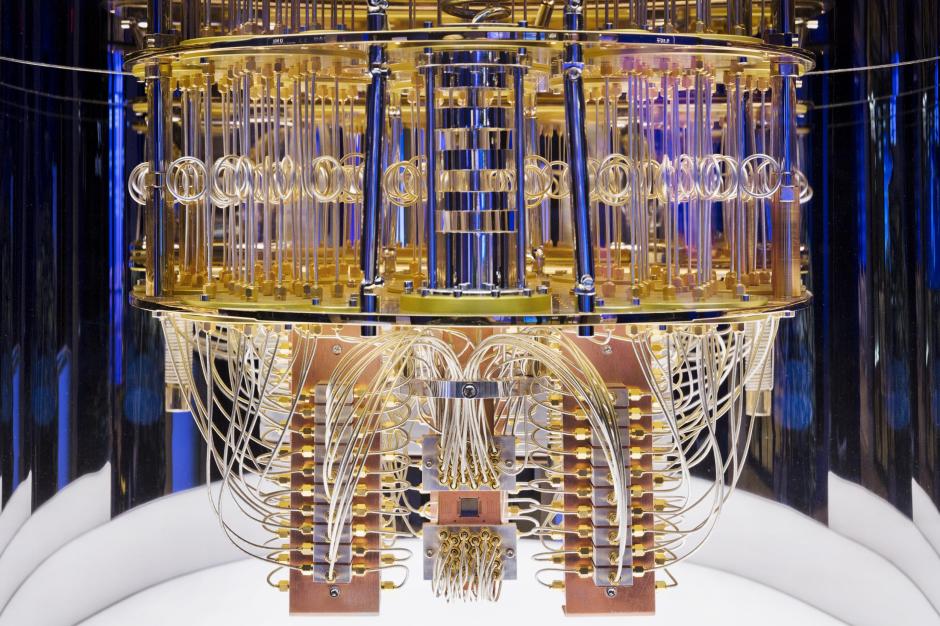 Interior de un ordenador cuántico de IBM