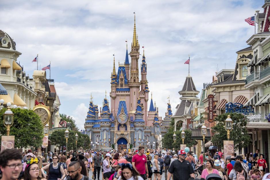 El castillo que preside MAgic Kingdom, el primero de los parques temáticos de Disney abiertos en Disneyland