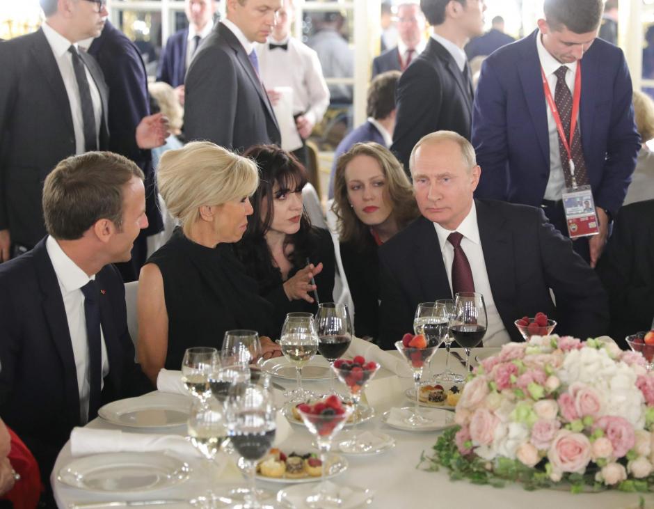 Vladimir Putin junto al presidente francés Emmanuel Macron