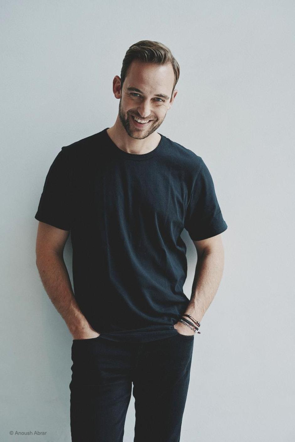 Joël Dicker, en la imagen de su editorial, Rosie & Wolfe