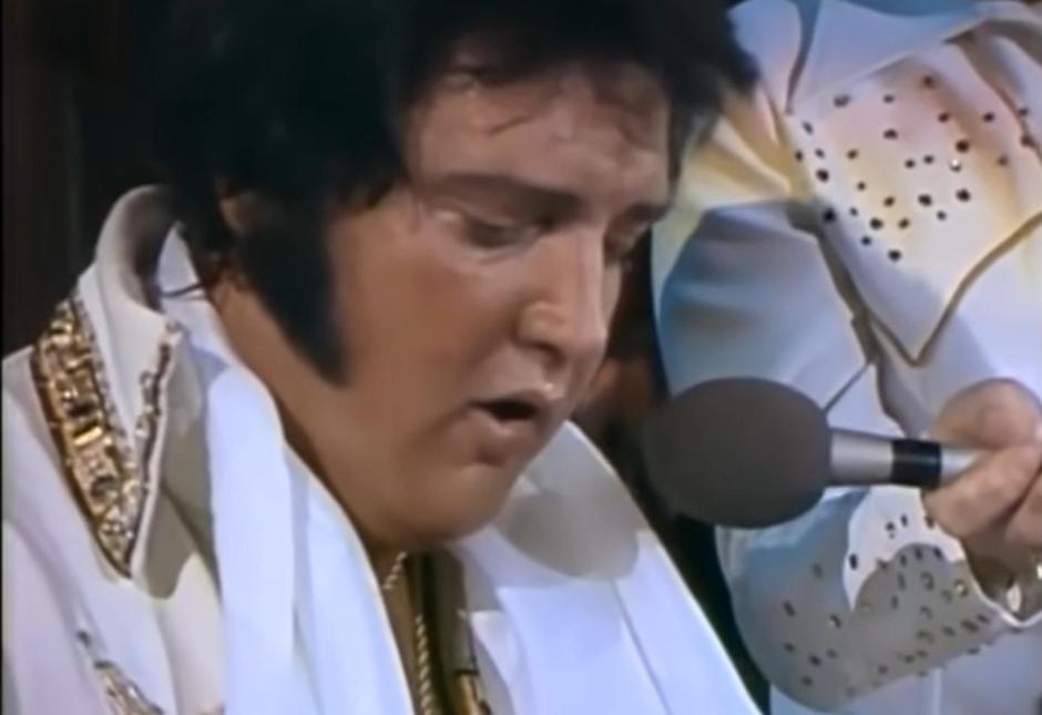 Elvis en una de sus ultimas actuaciones