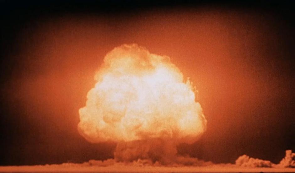 La prueba Trinity del Proyecto Manhattan fue la primera detonación de un dispositivo nuclear