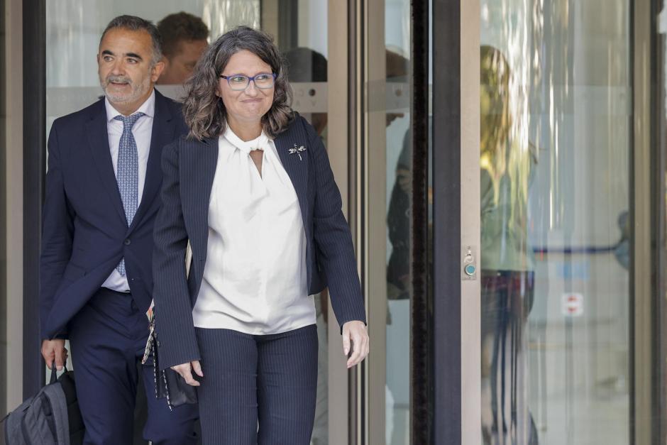 La exvicepresidenta del Gobierno valenciano Mónica Oltra a su salida de la Ciudad de la Justicia en un receso para comer