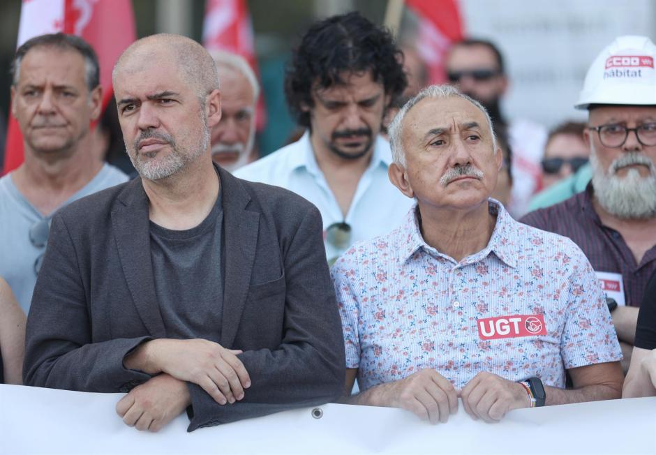 El secretario general de CCOO, Unai Sordo, y el de UGT, Pepe Álvarez, en una manifestación