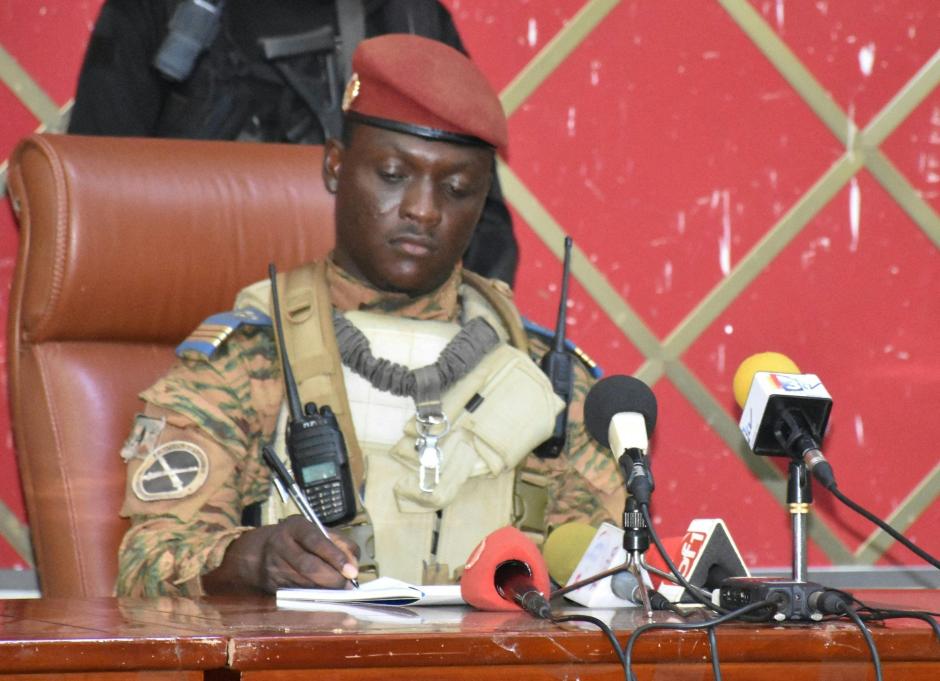 El nuevo líder autoproclamado de Burkina Faso, el capitán Ibrahim Traore