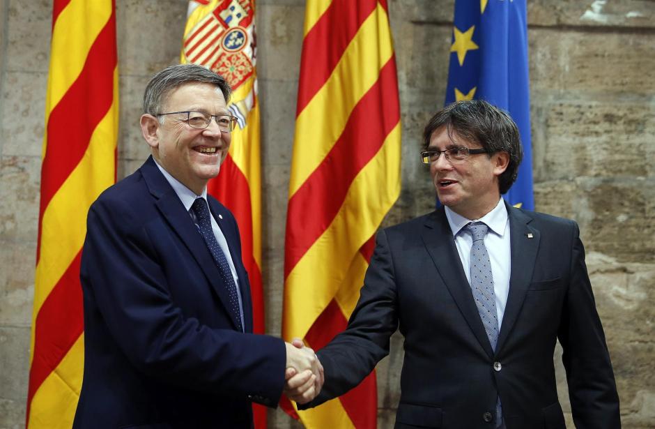 El presidente valenciano, Ximo Puig, con el expresidente catalán, Carles Puigdemont
