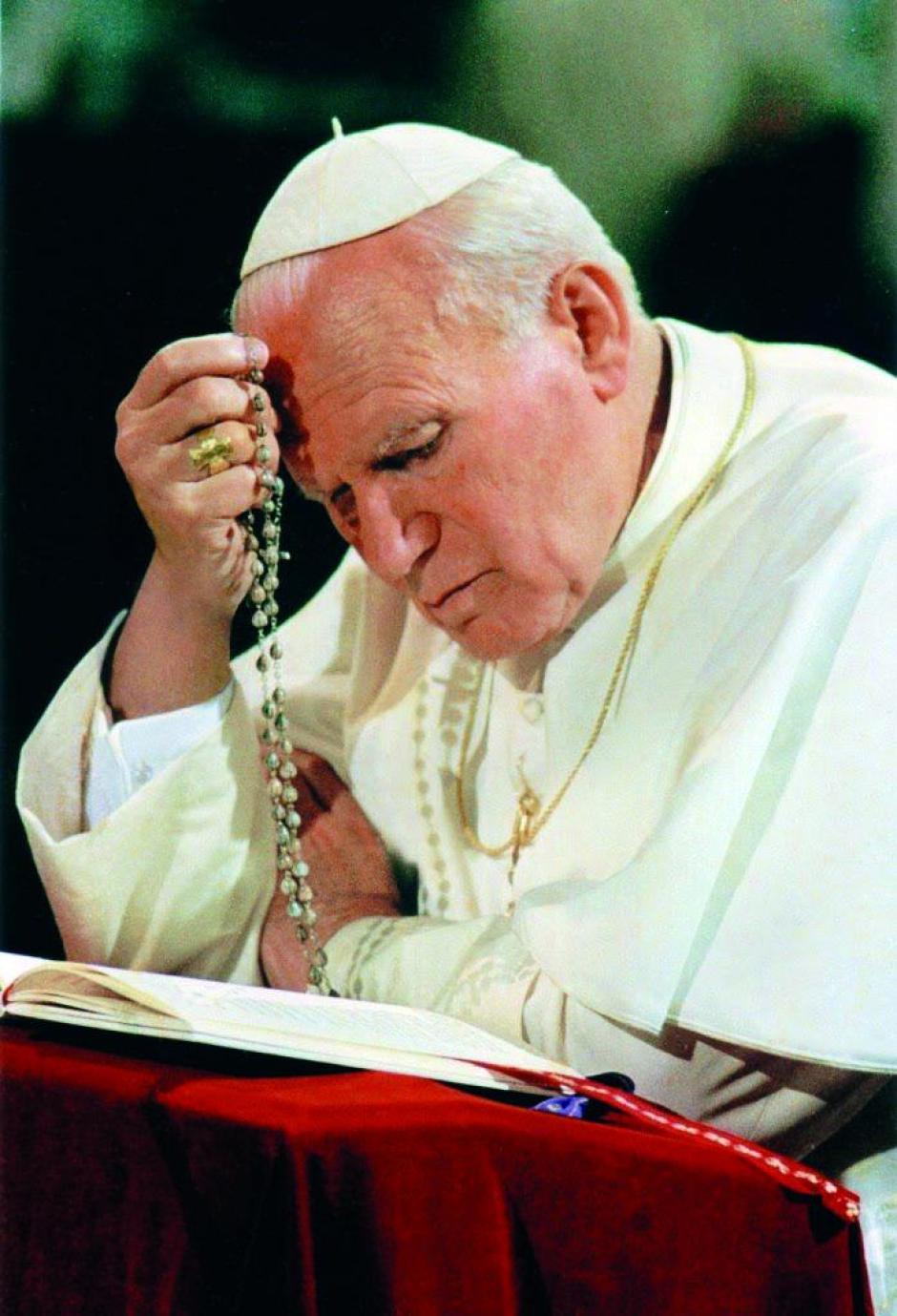 Por qué san Pablo II añadió los Misterios Luminosos Rosario?