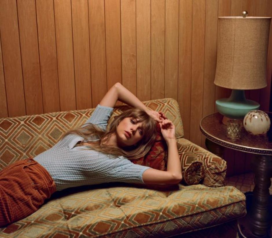 Taylor Swift en una foto promocional de 'Midnights'