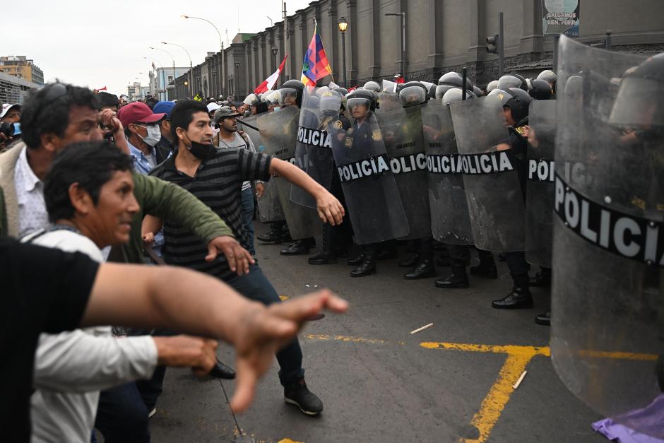 Protestas en Perú tras la detención del expresidente Pedro Castillo