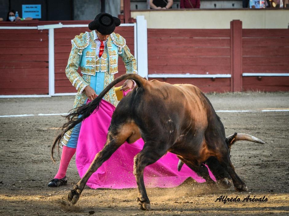 José Ruiz Muñoz en un remate con el capote