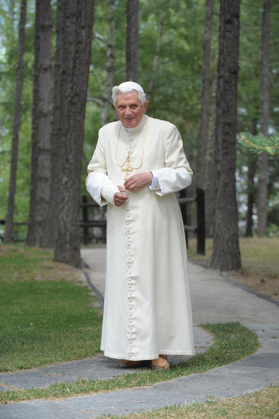 21/07/2009  Les Combes,Aosta Valley
Pope Benedict XVI during his daily summer walk
Papa Benedicto XVI