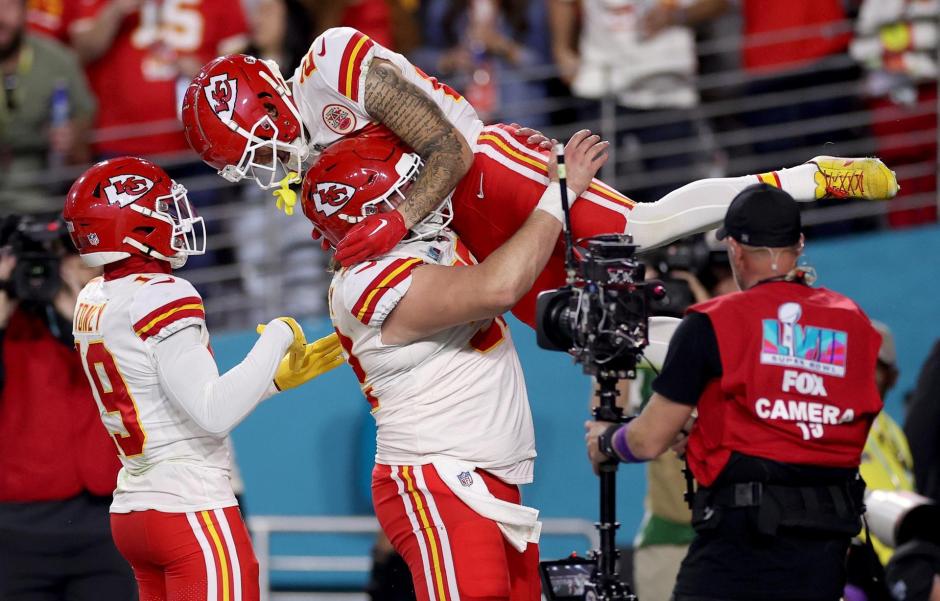 Kansas City Chiefs celebran su victoria en la Super Bowl