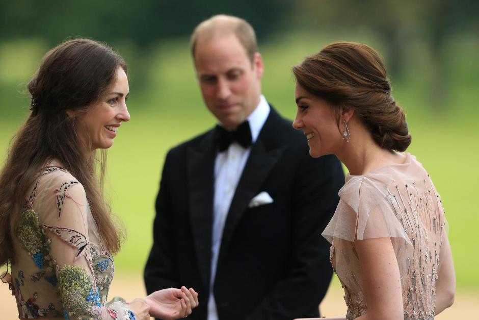 Rose Hanbury, a la izquierda de la imagen, junto al Príncipe Guillermo y Kate Middleton en una imagen de 2022